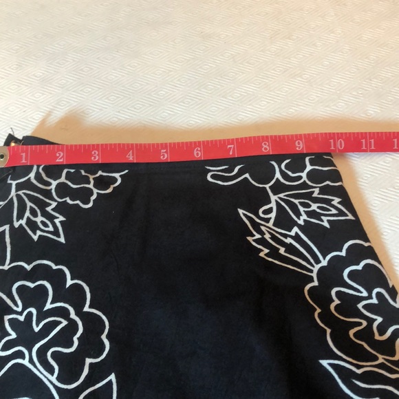 1X Black & White circle skirt - Picture 7 of 8